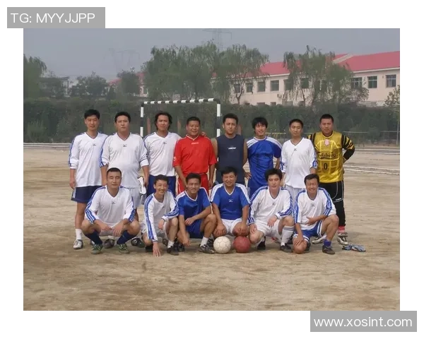 足球明星与老男人的温馨合影背后那些不为人知的故事与回忆